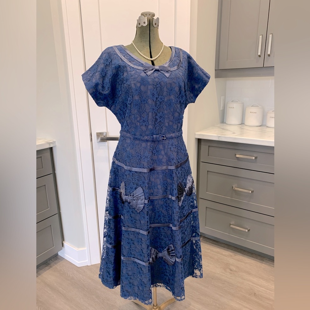 Early 1950’s lace dress - Large